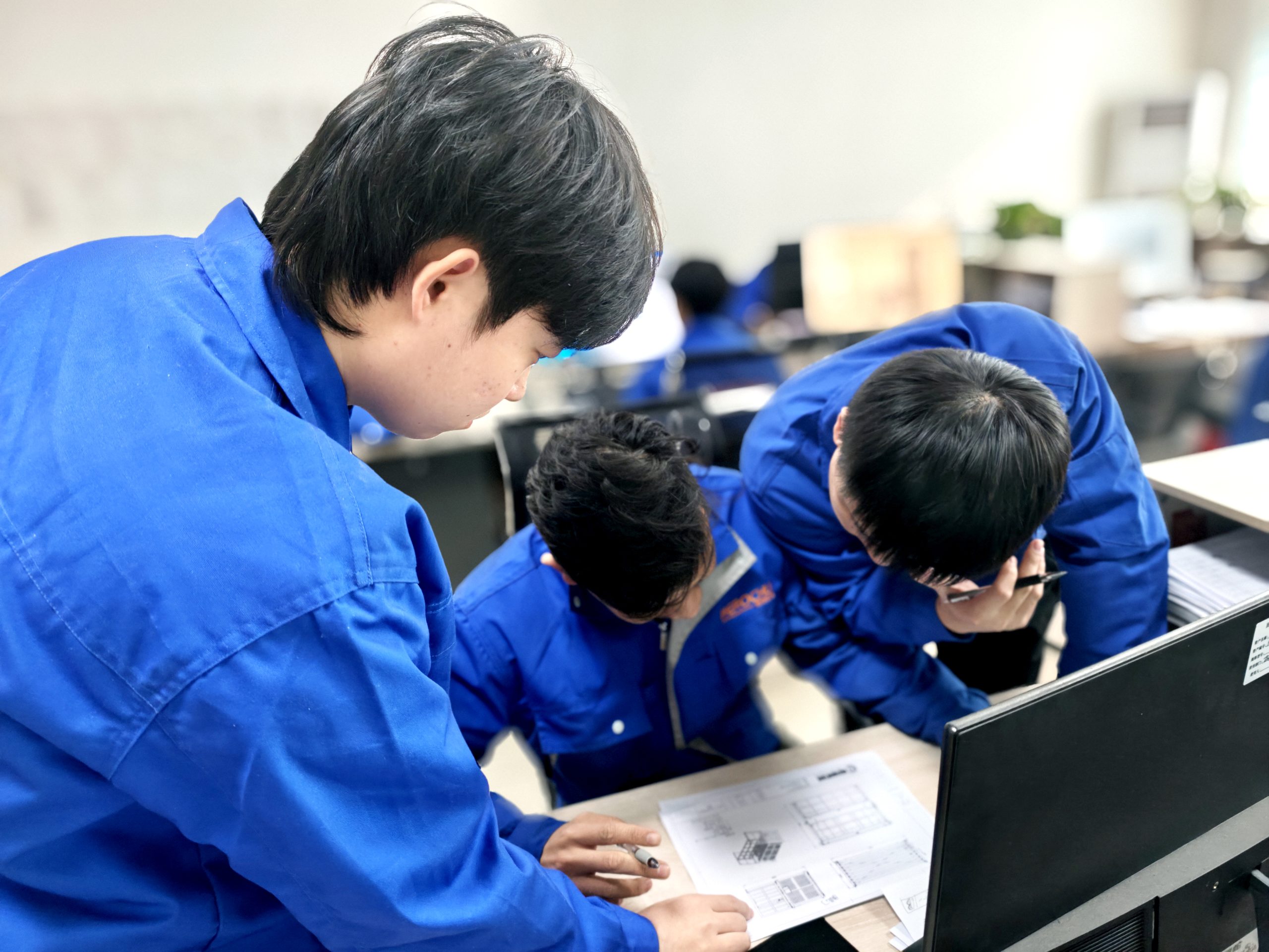 研发现场 · 标准化专业办公区